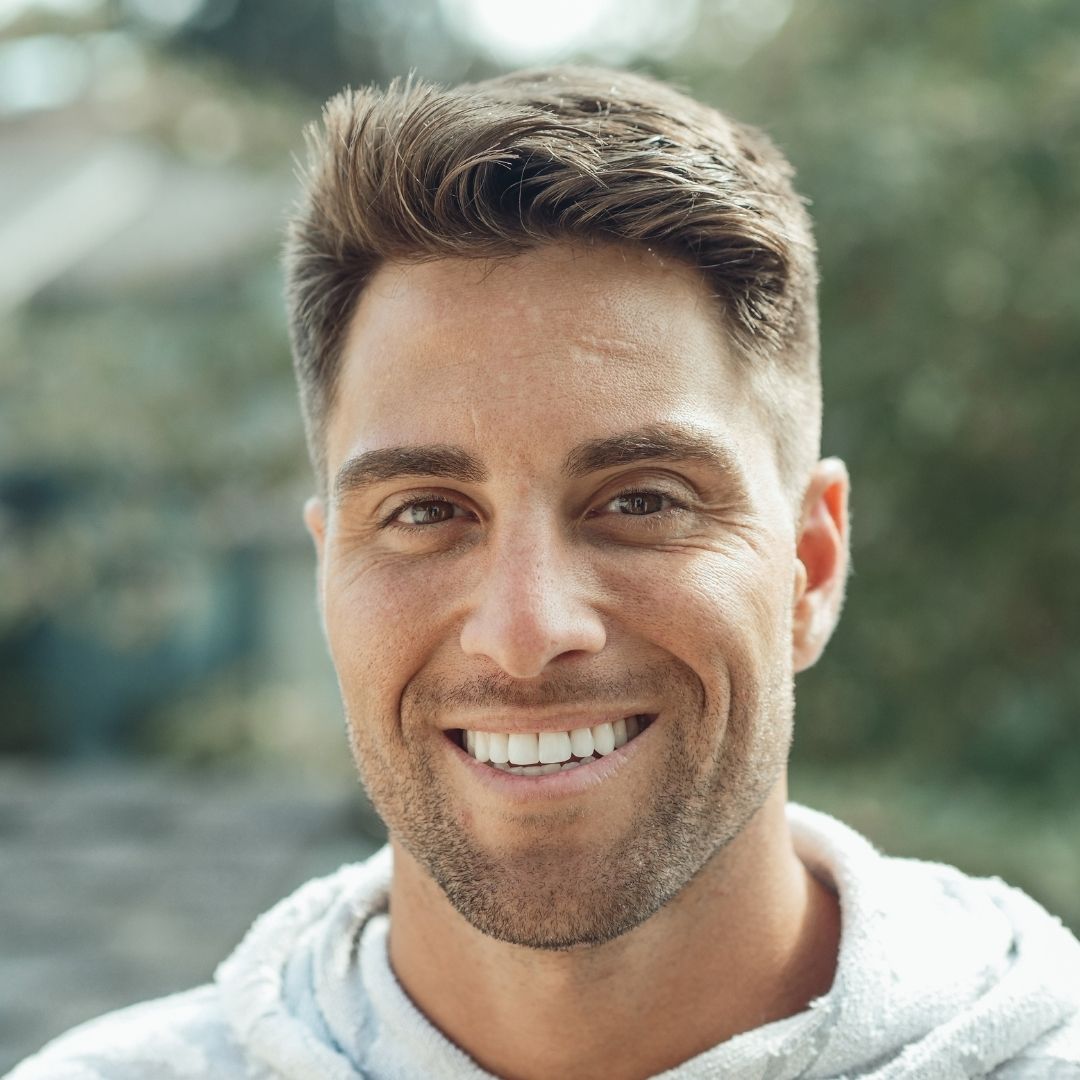 “Kullanıcıların saç ekimi, medikal estetik, nakliye, mali danışmanlık, hukuk bürosu ve daha birçok hizmete tek tıkla ulaşabildiği tiklabasvur.com ana sayfa görseli”