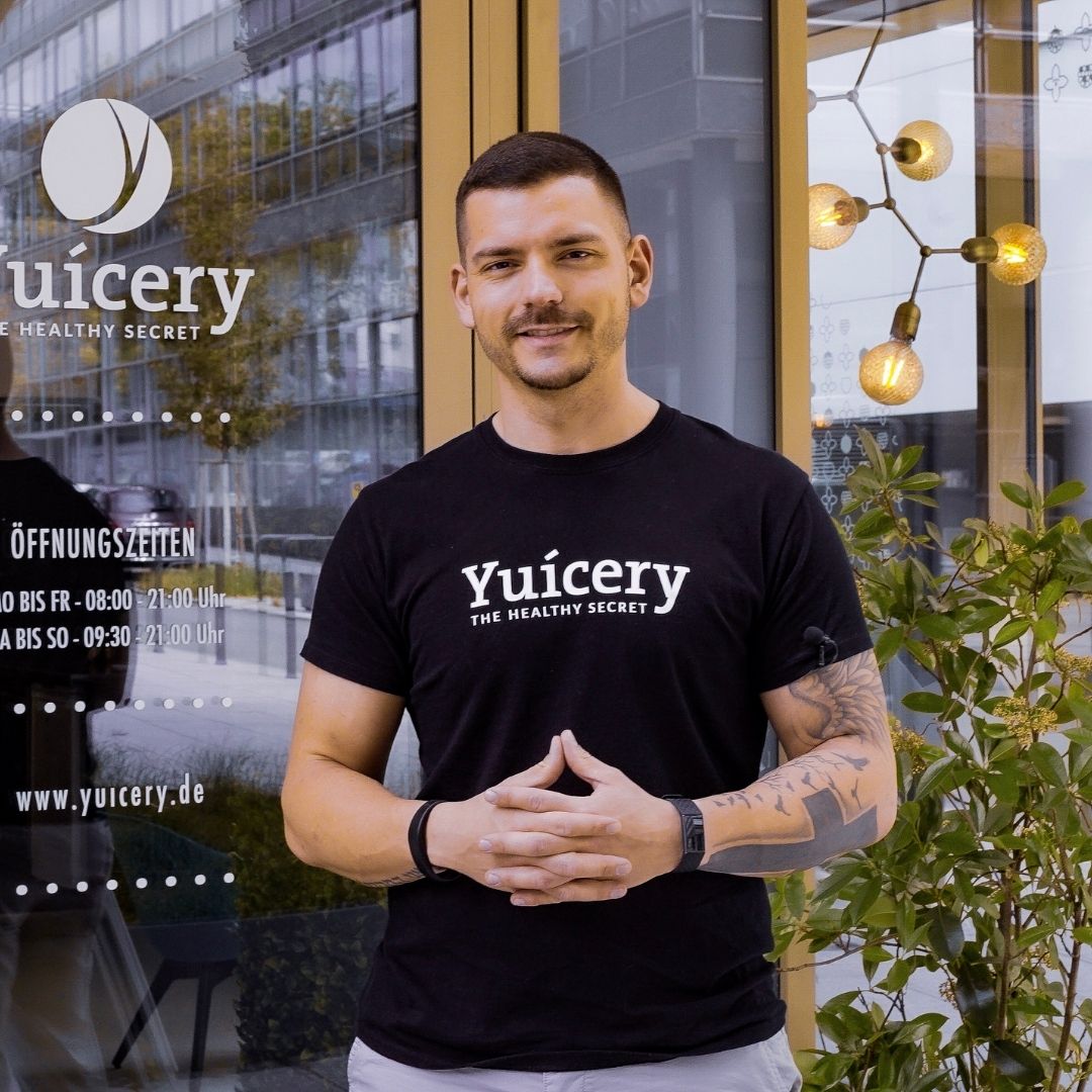 “Farklı sektörlerde kampanya ve hizmet arayan kullanıcıların tiklabasvur.com üzerinden tek tıkla başvuru yaptığı çok kategorili dijital hizmet platformu görseli”